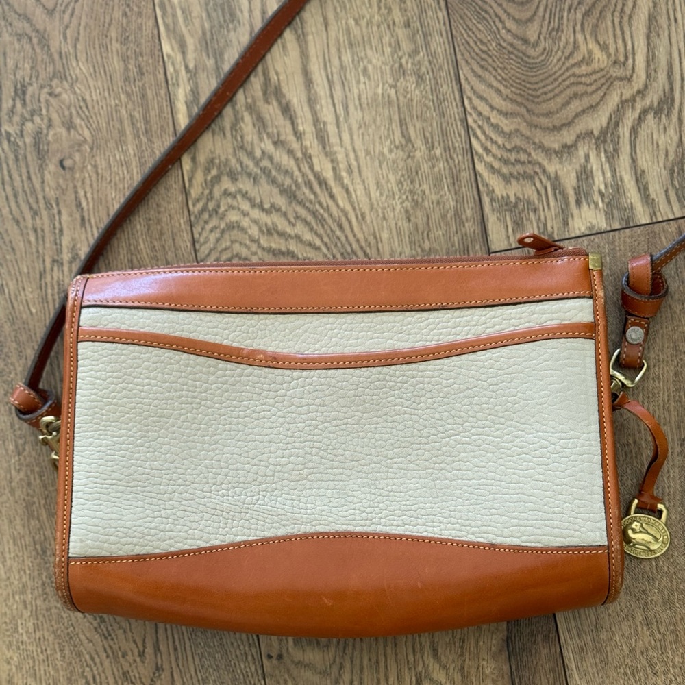 VINTAGE Dooney & Bourke Tan and Cream Genuine Leather Crossbody Bag - Picture 9 of 16